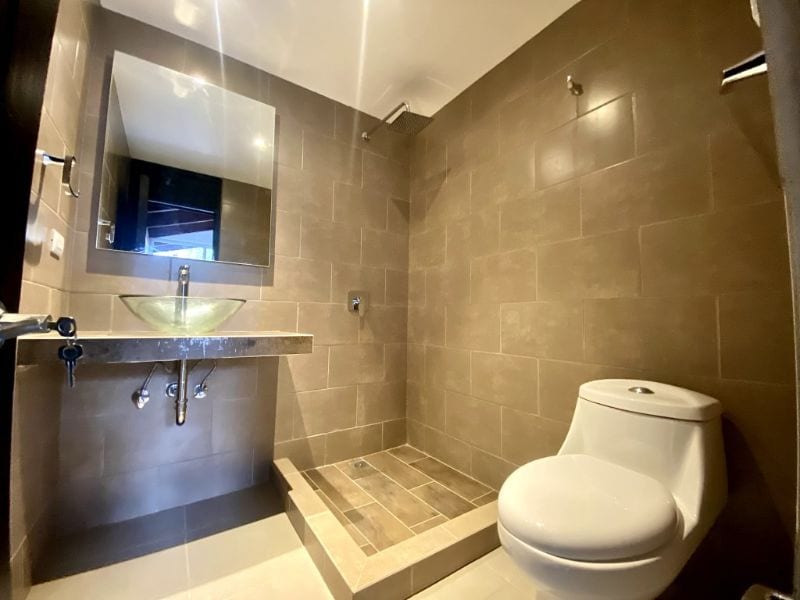 Apartamento remodelado excelente ubicacion sobre la diagonal 6 — Apartamento en Alquiler en Zona 10, Guatemala, Ciudad — foto 4 de 11