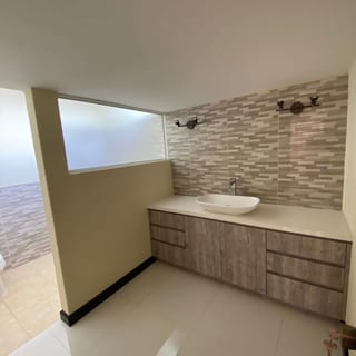 Amplia Casa en Oakland — Casa en Alquiler en Zona 10, Guatemala, Ciudad — miniatura 2 de 6