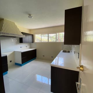 Amplia Casa en Oakland — Casa en Alquiler en Zona 10, Guatemala, Ciudad — miniatura 6 de 6