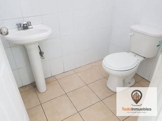 3 locales en venta en Centro Comercial Los Próceres — Local en Venta en Centro Comercial Los Próceres, Zona 10, Guatemala, Ciudad — miniatura 2 de 8