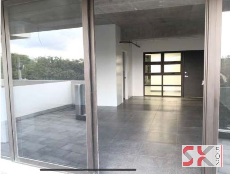 OFICINA CON BALCÓN EN EDIFICIO ASCEND, ZONA 9 - 13
