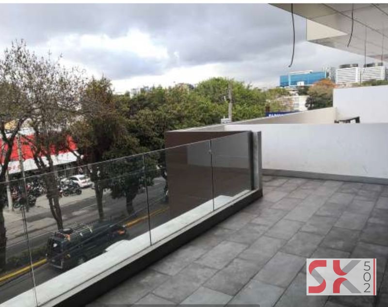 OFICINA CON BALCÓN EN EDIFICIO ASCEND, ZONA 9 - 12