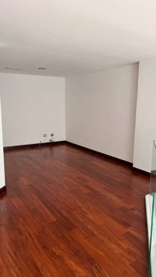 APARTAMENTO CON JARDIN DE DOS NIVELES EN ZONA 15 EN VENTA — Apartamento en Venta en Verdino, Zona 15, Guatemala, Ciudad — miniatura 8 de 14