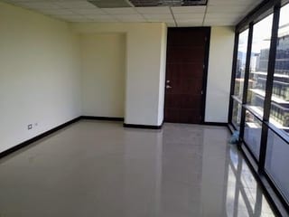 DESIGN CENTER OFICINA EN VENTA ZONA 10 — Oficina en Venta en Design Center, Zona 10, Guatemala, Ciudad — miniatura 6 de 8