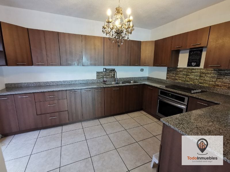 Casa en Venta en Portal de San Isidro 3 — Casa en Venta en Portal de San Isidro III, Zona 16, Guatemala, Ciudad — foto 7 de 13