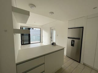 MODERNO APARTAMENTO CON BALCÓN EN VENTA, EDIFICIO QUO — Apartamento en Venta en Zona 4, Guatemala, Ciudad — miniatura 7 de 14