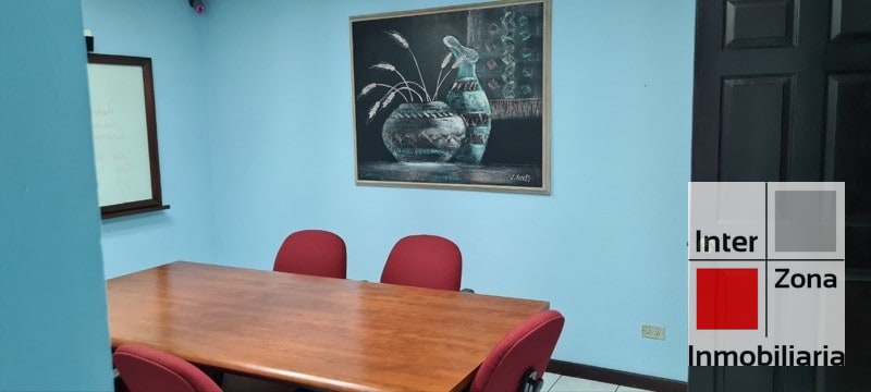 Venta de oficina sobre Avenida Las Américas, Zona 9 - 1