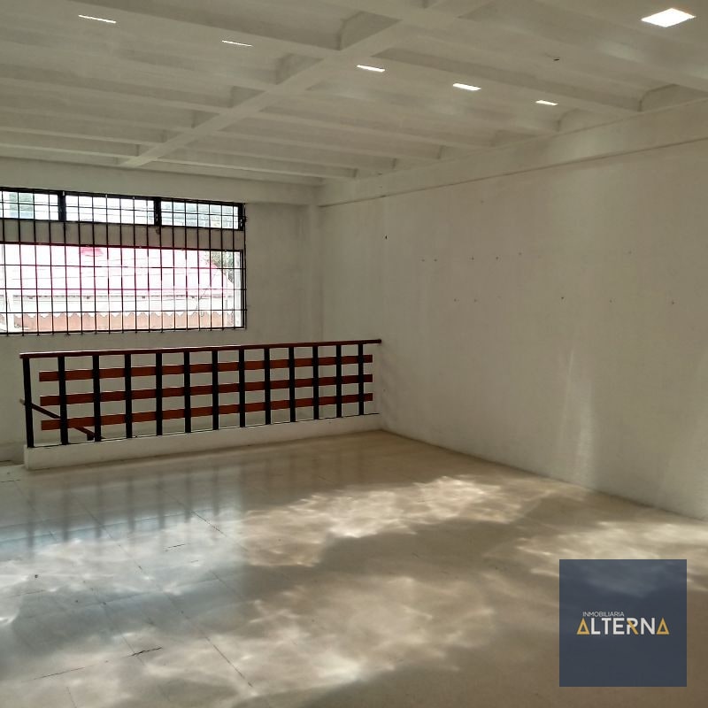 Rento Amplio Local en Zona 10 - 3