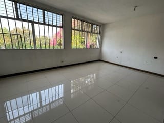 Propiedad en renta km 8 CES Edificio de 1000 metros con 2 niveles — Edificio en Alquiler en Carretera a El Salvador, Guatemala, Ciudad — miniatura 3 de 15