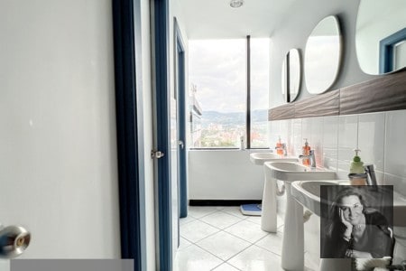 EUROPLAZA /Oficina en Venta-Renta, zona 14 - 11
