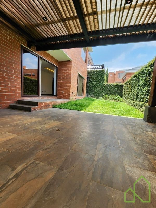 Casa en Venta a 5 minutos de Pradera zona 10 - 7