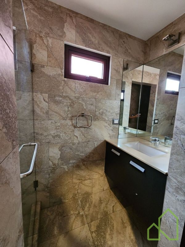 Casa en Venta a 5 minutos de Pradera zona 10 - 10