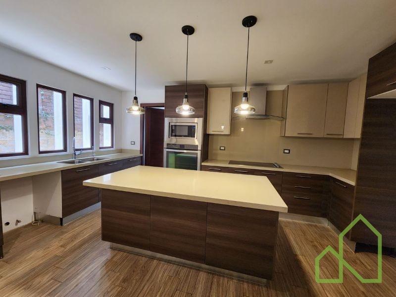 Casa en Venta a 5 minutos de Pradera zona 10 - 4