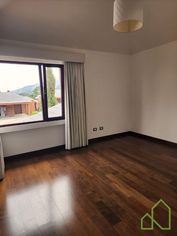 Casa en Venta a 5 minutos de Pradera zona 10 - 12