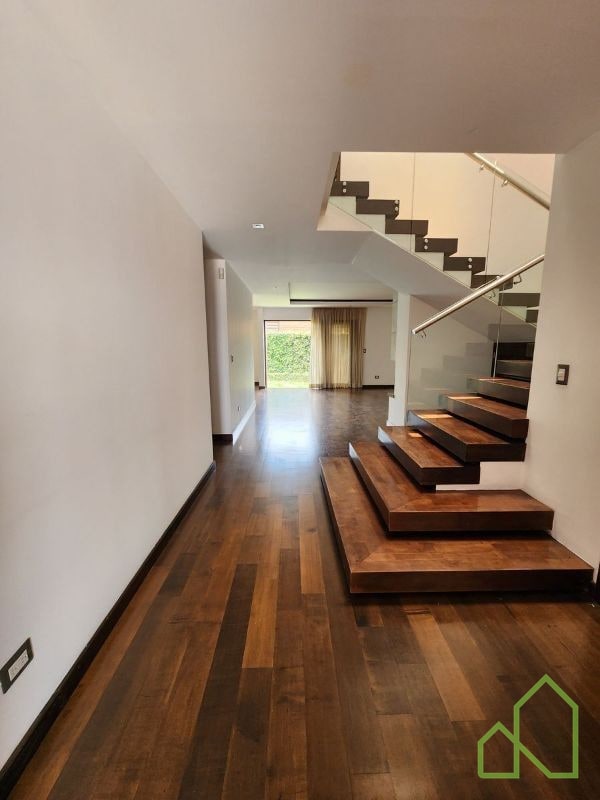Casa en Venta a 5 minutos de Pradera zona 10 - 13
