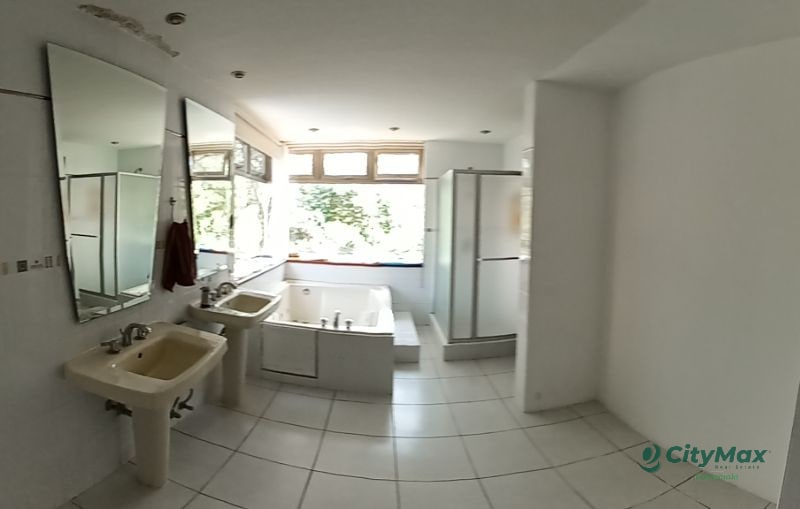 Casa Residencial en Venta en Zona 16 Kanajuyú II - 11