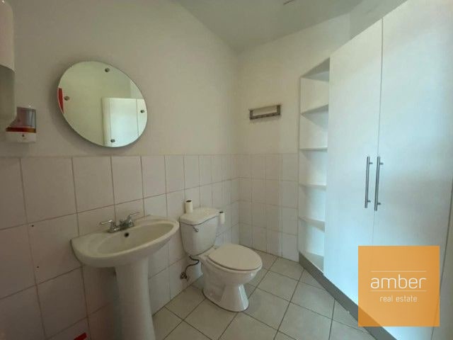 Oficina en Zona Pradera zona 10 - 3
