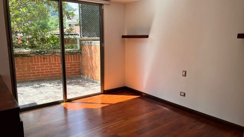 VERDINO APARTAMENTO DE DOS NIVELES EN ZONA 15 EN VENTA  — Apartamento en Venta en Verdino, Zona 15, Guatemala, Ciudad — foto 2 de 15
