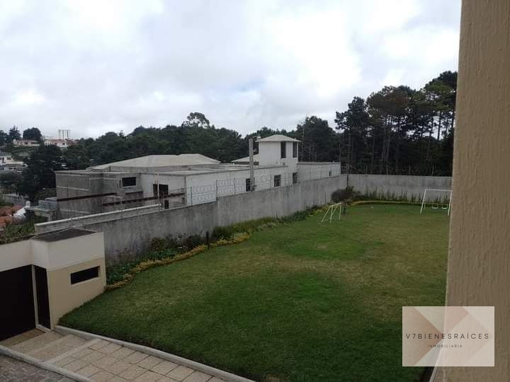 HERMOSA CASA CON JARDÍN AMPLIO - 9