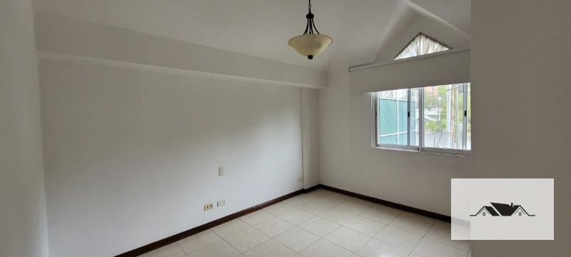 EN RENTA CASA ZONA 14 LA CAÑADA 325 mts2 — Casa en Alquiler en La Cañada, Zona 14, Guatemala, Ciudad — foto 8 de 17