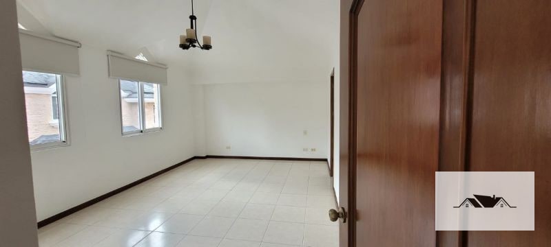 EN RENTA CASA ZONA 14 LA CAÑADA 325 mts2 — Casa en Alquiler en La Cañada, Zona 14, Guatemala, Ciudad — foto 12 de 17