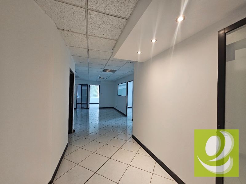 ALQUILO OFICINA EN ZONA 14 EUROPLAZA - 10