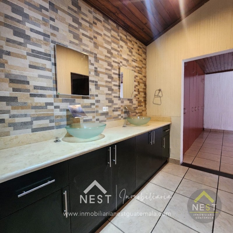 Casa de un nivel, 3 habitaciones y 3 parqueos en renta | SAN LUCAS - Choacorral. - 9