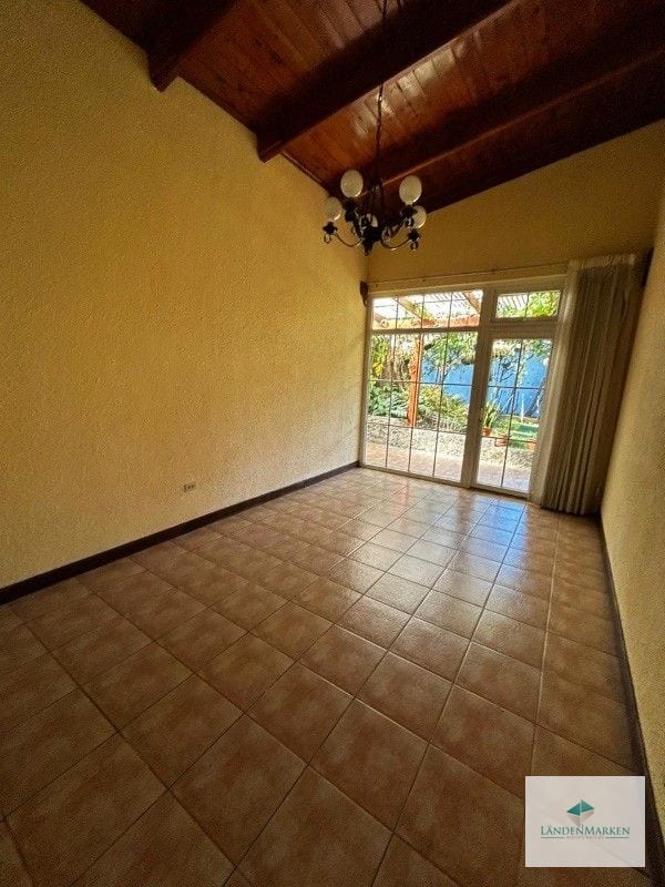 VENTA DE CASA DE UN NIVEL EN CARRERTERA A EL SALVADOR , LOMAS DE SAN RAFAEL — Casa en Venta en Lomas de San Rafael, Carretera a El Salvador, Guatemala, Ciudad — foto 11 de 15