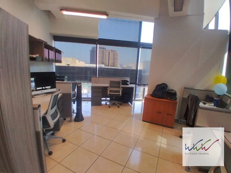 Oficina de 115m2 en Design Center, Zona 10  - 5