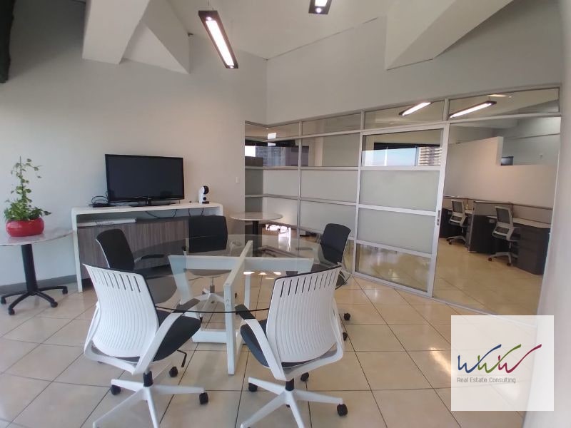 Oficina de 115m2 en Design Center, Zona 10  - 4