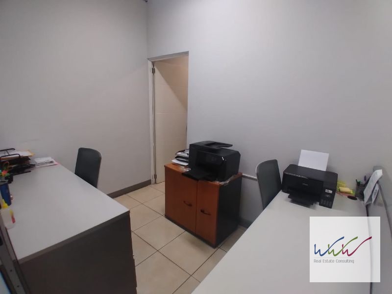Oficina de 115m2 en Design Center, Zona 10  - 2
