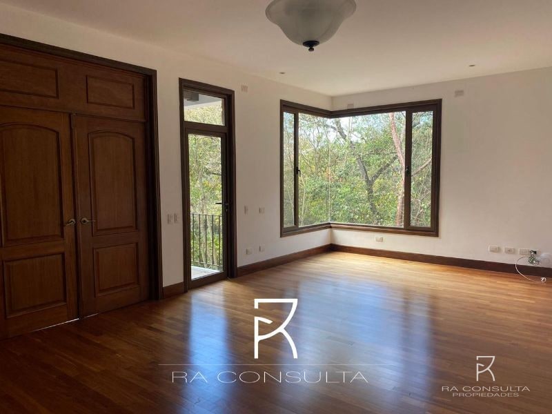 Venta Linda Casa en Encinos de Cayala Zona 16 - 4