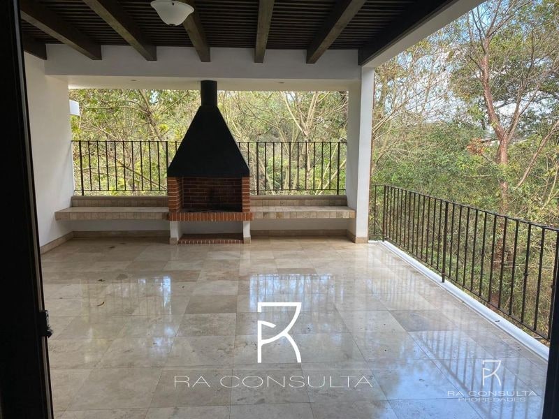 Venta Linda Casa en Encinos de Cayala Zona 16 - 3