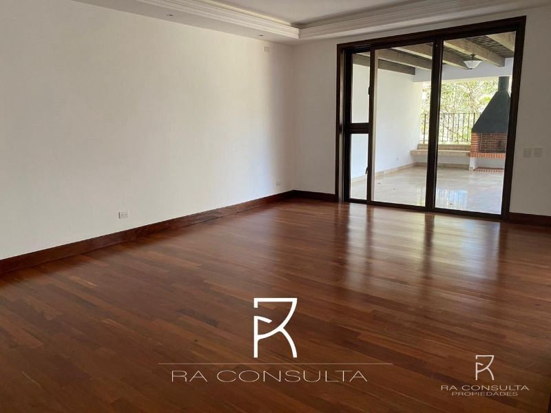 Venta Linda Casa en Encinos de Cayala Zona 16 - 1