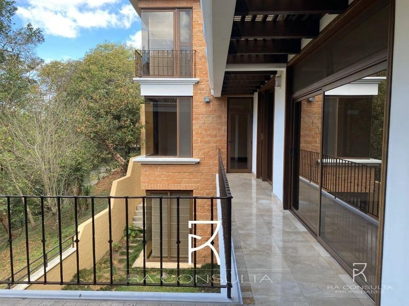 Venta Linda Casa en Encinos de Cayala Zona 16 - 5