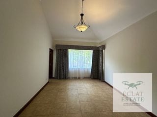 Casa con Amplio Jardín en Alquiler en Portal del Bosque 1, Carretera a El Salvador Km 22.5 — Casa en Alquiler en Portal del Bosque, Carretera a El Salvador, Guatemala, Ciudad — miniatura 9 de 13