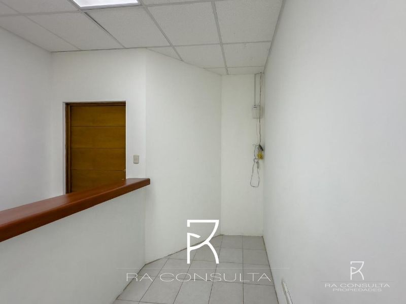 Ganga Oficina en Venta Zona Pradera Zona 10 - 1