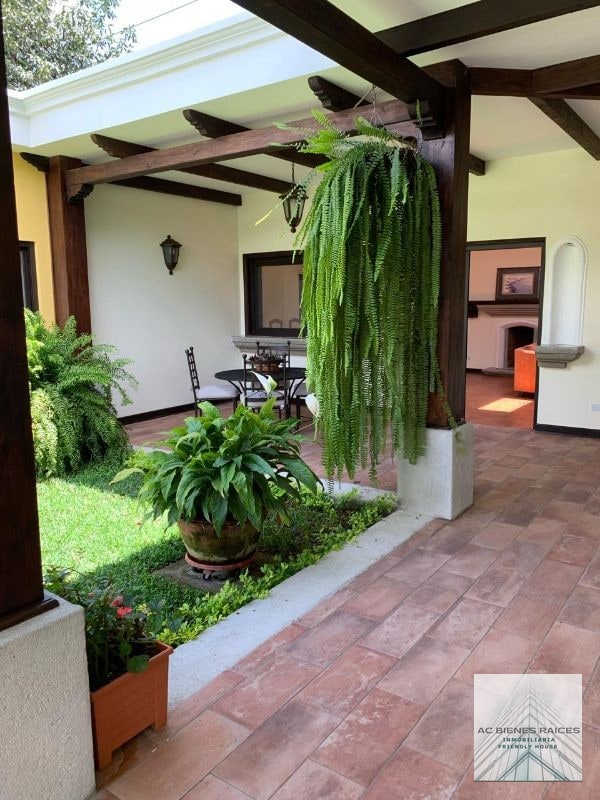 Casa renta amueblada Cond. Villas de Santa Catarina Bobadilla Antigua Guatemala - 1