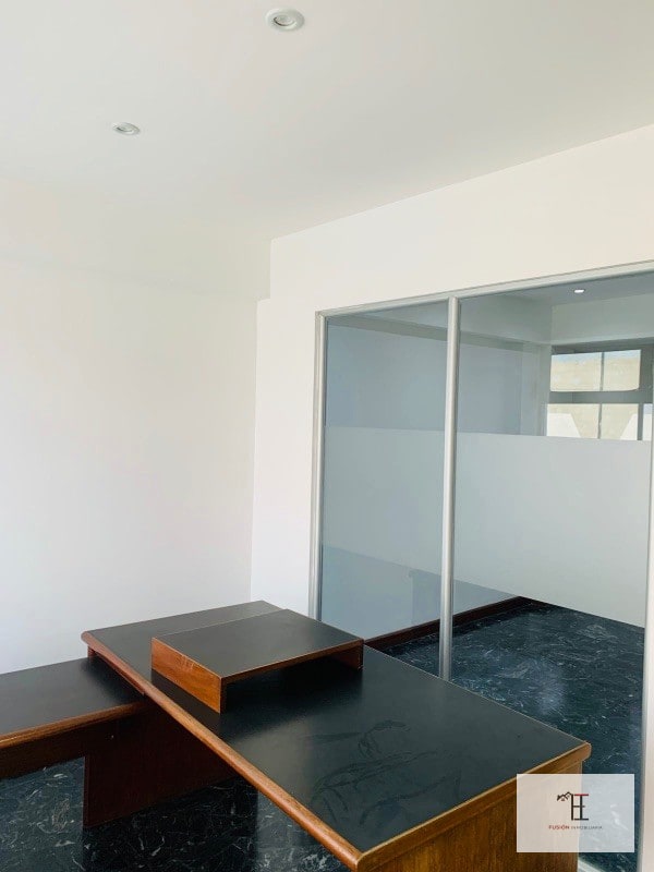 Oficina en venta  zona 10 sobre diagonal 6 frente a Oakland Place - 3