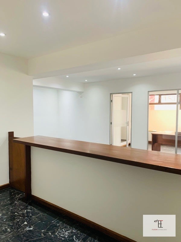 Oficina en venta zona 10 sobre diagonal 6 frente a Oakland Place - 10