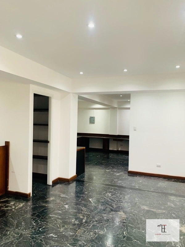 Oficina en venta  zona 10 sobre diagonal 6 frente a Oakland Place - 6
