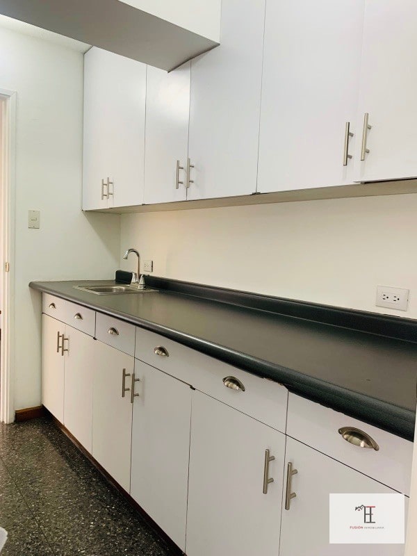 Oficina en venta zona 10 sobre diagonal 6 frente a Oakland Place - 4