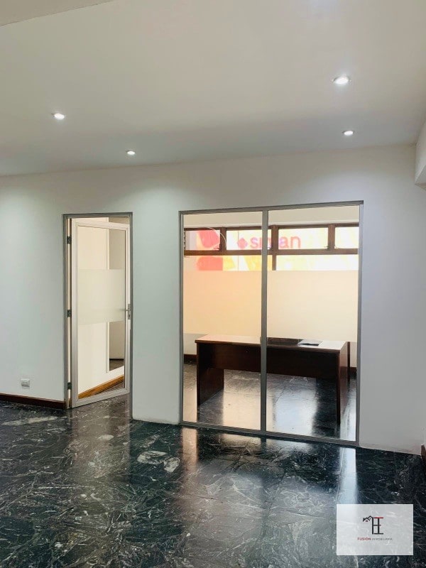 Oficina en venta  zona 10 sobre diagonal 6 frente a Oakland Place - 11