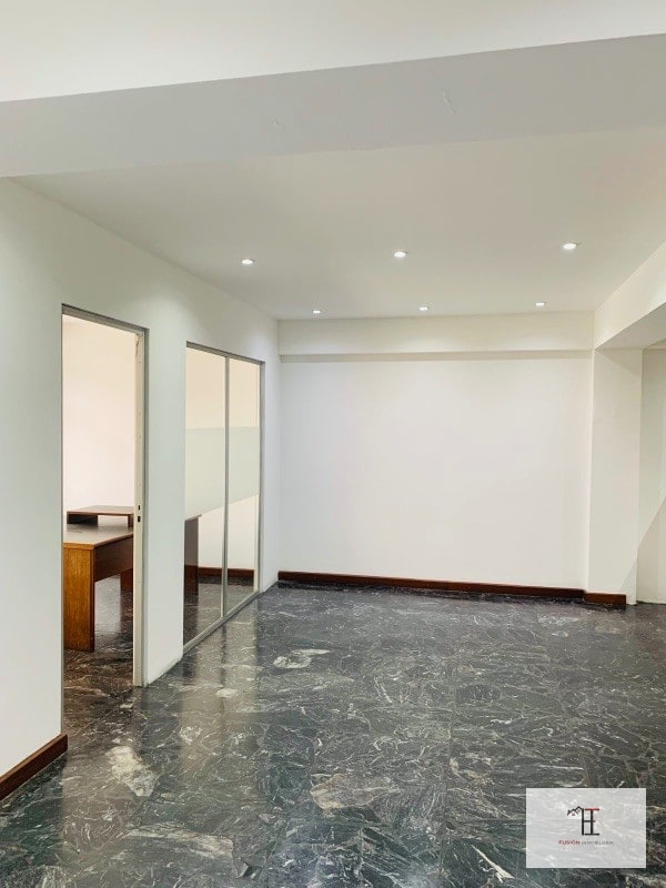 Oficina en venta zona 10 sobre diagonal 6 frente a Oakland Place - 12