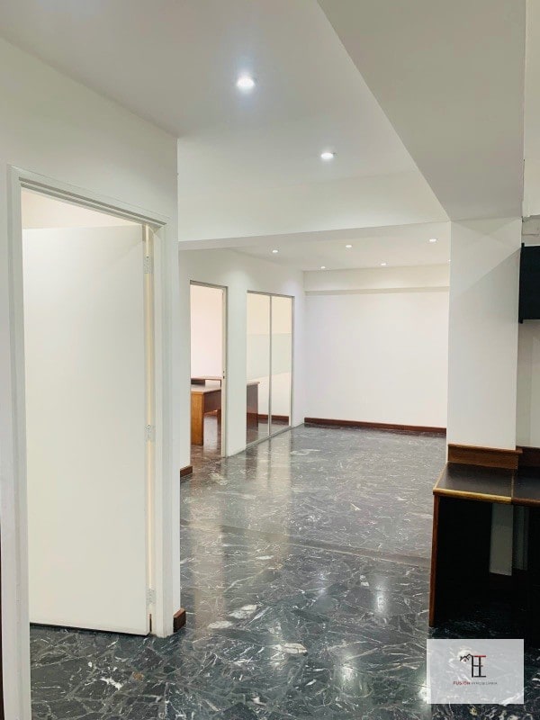 Oficina en venta zona 10 sobre diagonal 6 frente a Oakland Place - 9