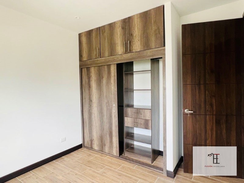 Vendo apartamento de 2 dormitorios en zona 10 - 7
