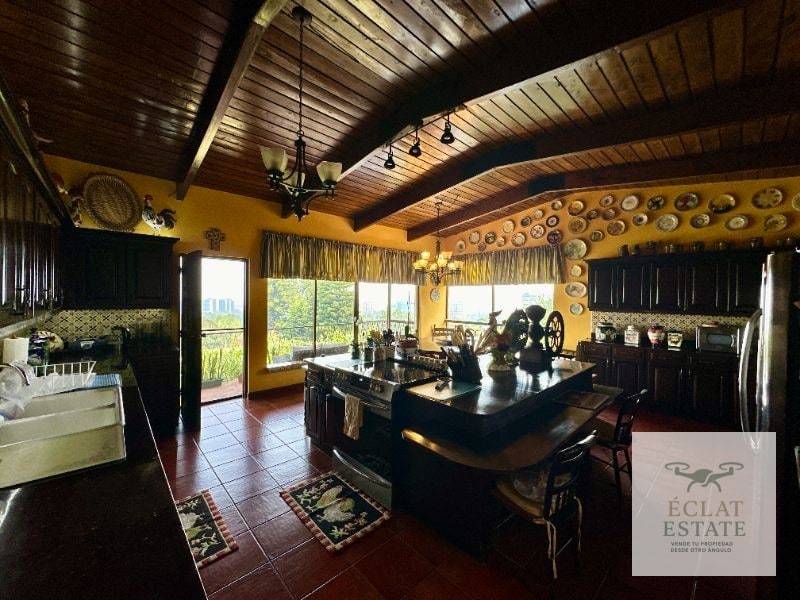 Excepcional Casa Residencial En Renta En San Rafael 1, Km 9 CAES: Grandiosidad y Elegancia en 1,025 m² - 2