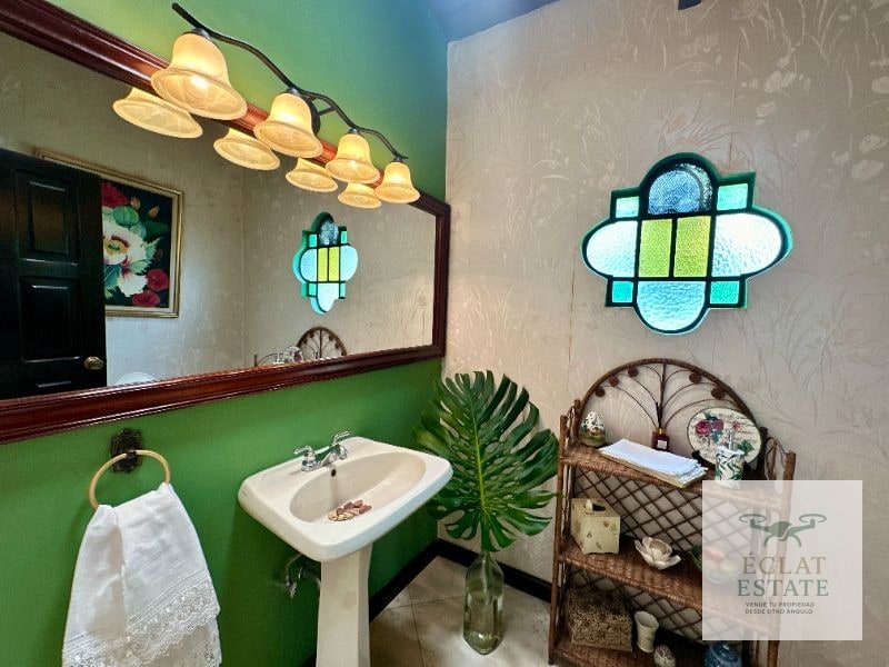 Excepcional Casa Residencial En Renta En San Rafael 1, Km 9 CAES: Grandiosidad y Elegancia en 1,025 m² - 5