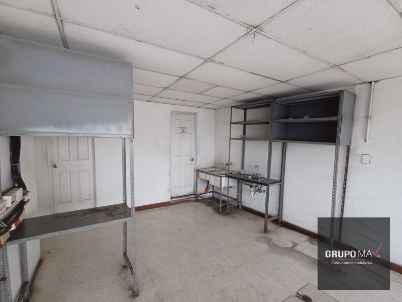 Casa Comercial Zona 6 - 8