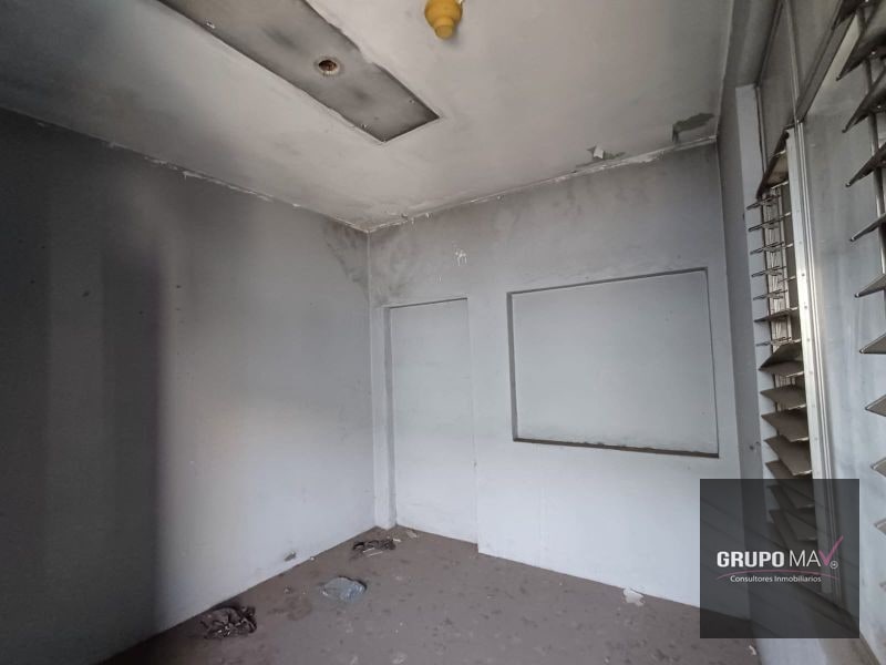 Casa Comercial Zona 6 - 14
